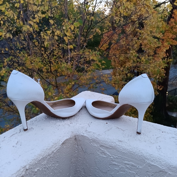 JESSICA SIMPSON IVORY SNAKE EMBOSSED POINTED TOE HEELS - Picture 7 of 11